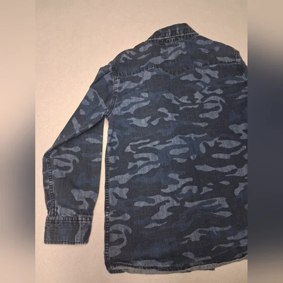 Levi's Blue Camo Denim Shirt - Picture 8 of 8